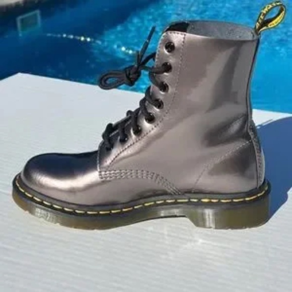 Doc Martens 1460 Pascal Metallic Pewter Patent Leather Women’s 7 Boots - Picture 8 of 17